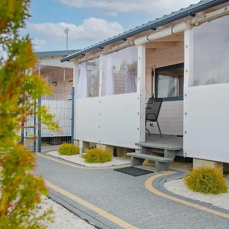 Morskie Zacisze Caloroczne 別荘 *